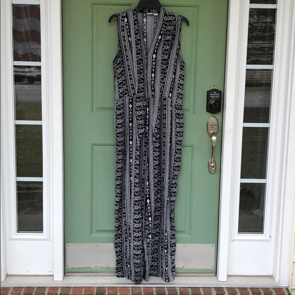 Black & white one piece sleeveless romper